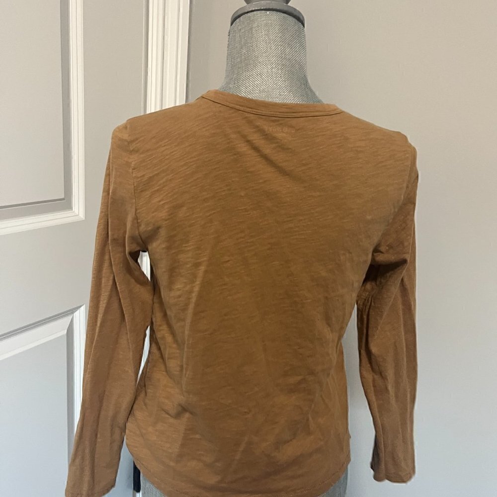 Old Navy Camel Long Sleeve Size M Never worn - Picture 2 of 2